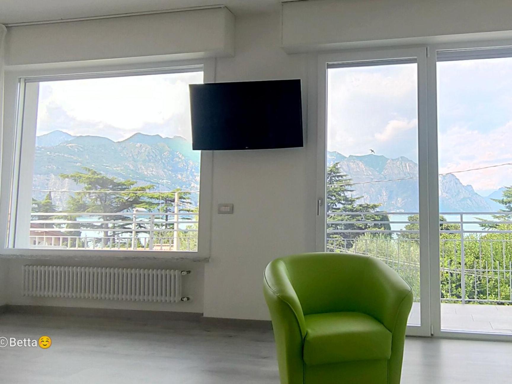 La Svolta Holidays Malcesine Bagian luar foto